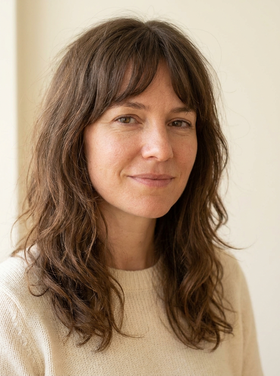 Medium hair with curved fringe and soft layers